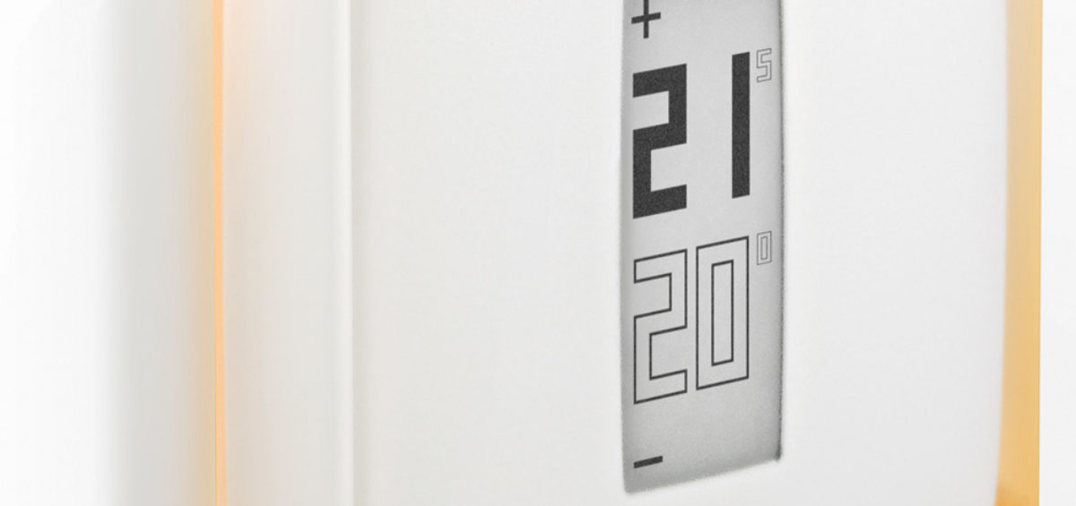 vue en application sur un mur du thermostat connecté au design stark netatmo