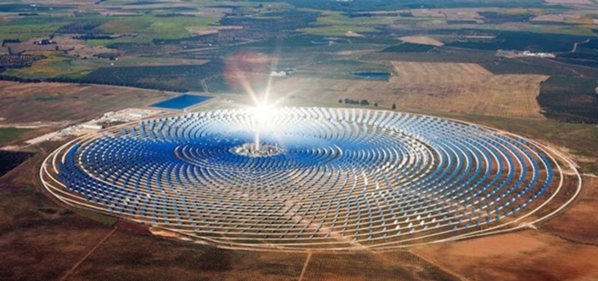 Centrale solaire , un exemple des 10 technologies pour un futur énergétique - source : lemag. ma