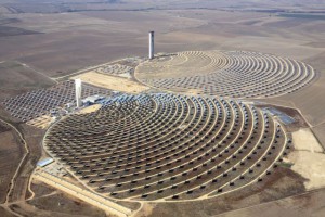 centrale solaire - l'énergie concentrée du soleil - source : www.astronoo. com