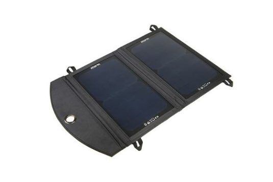 Panneau solaire Xtorm SolarBooster 12 est compacte et s'installe facilement sur votre vélo ou sac à doc